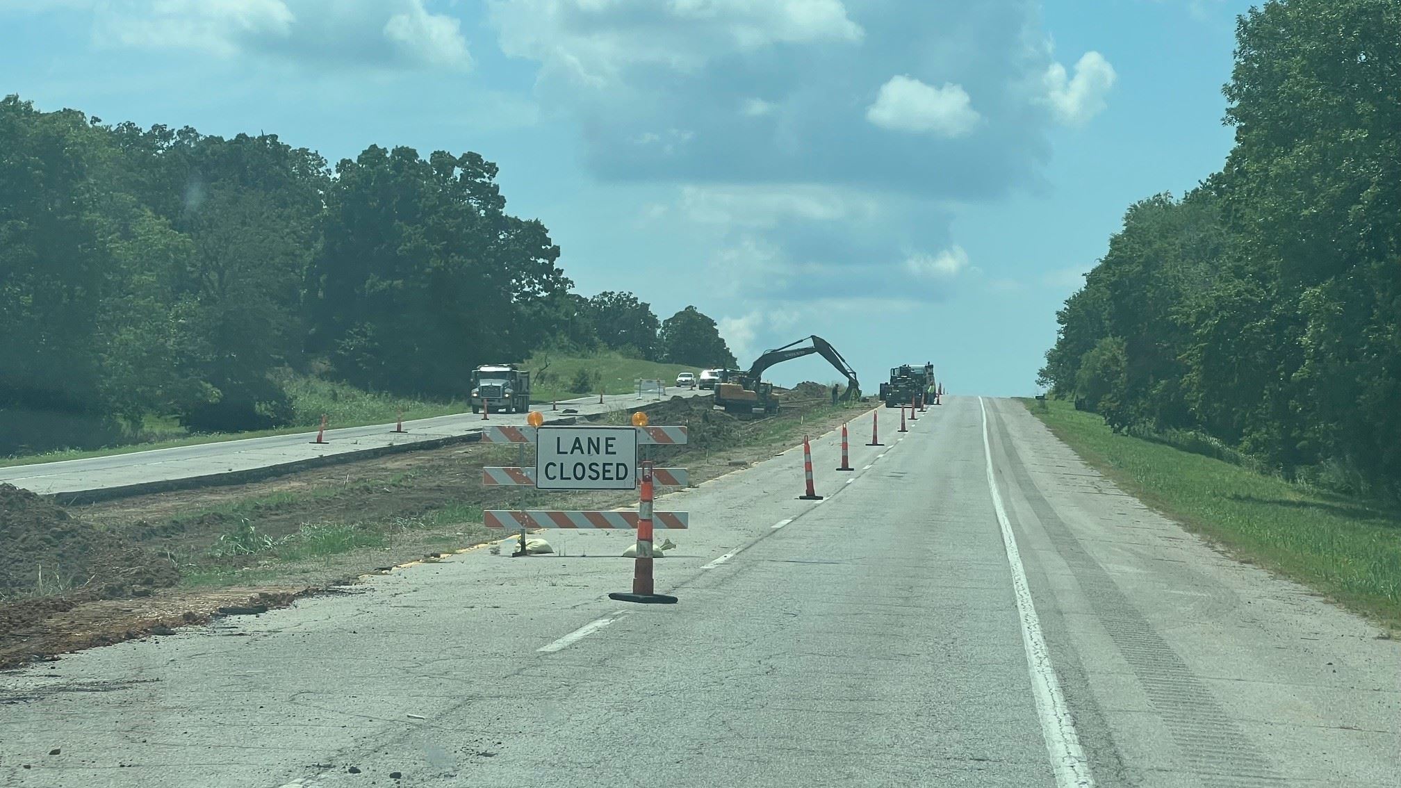 Photo showing work on SH66 North of Chelsea in District 1